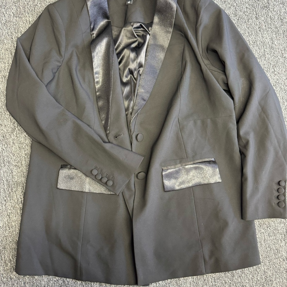 Torrid Studio Refined Crepe Satin Lapel Blazer Size 1X - Picture 2 of 6
